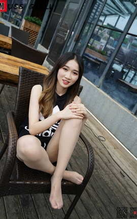 慕丝女郎MussGirl NO.151 户外球衣肉丝美女