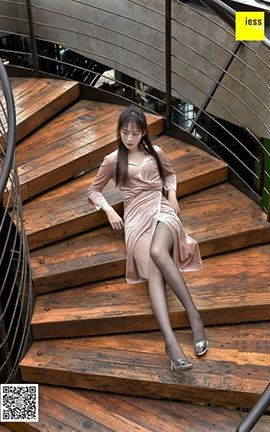 异思趣向IESS美足写真 丝享家133 紫紫《楼道里的黑丝美女》_丽丝库